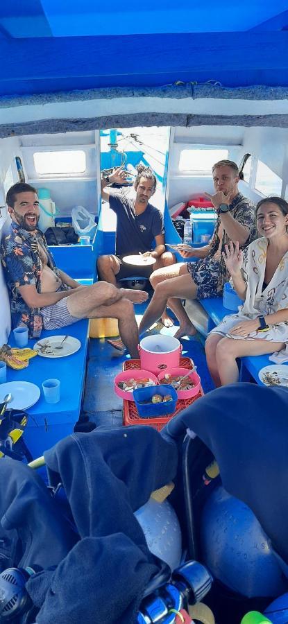 Blue Shark Divers ブナケン エクステリア 写真