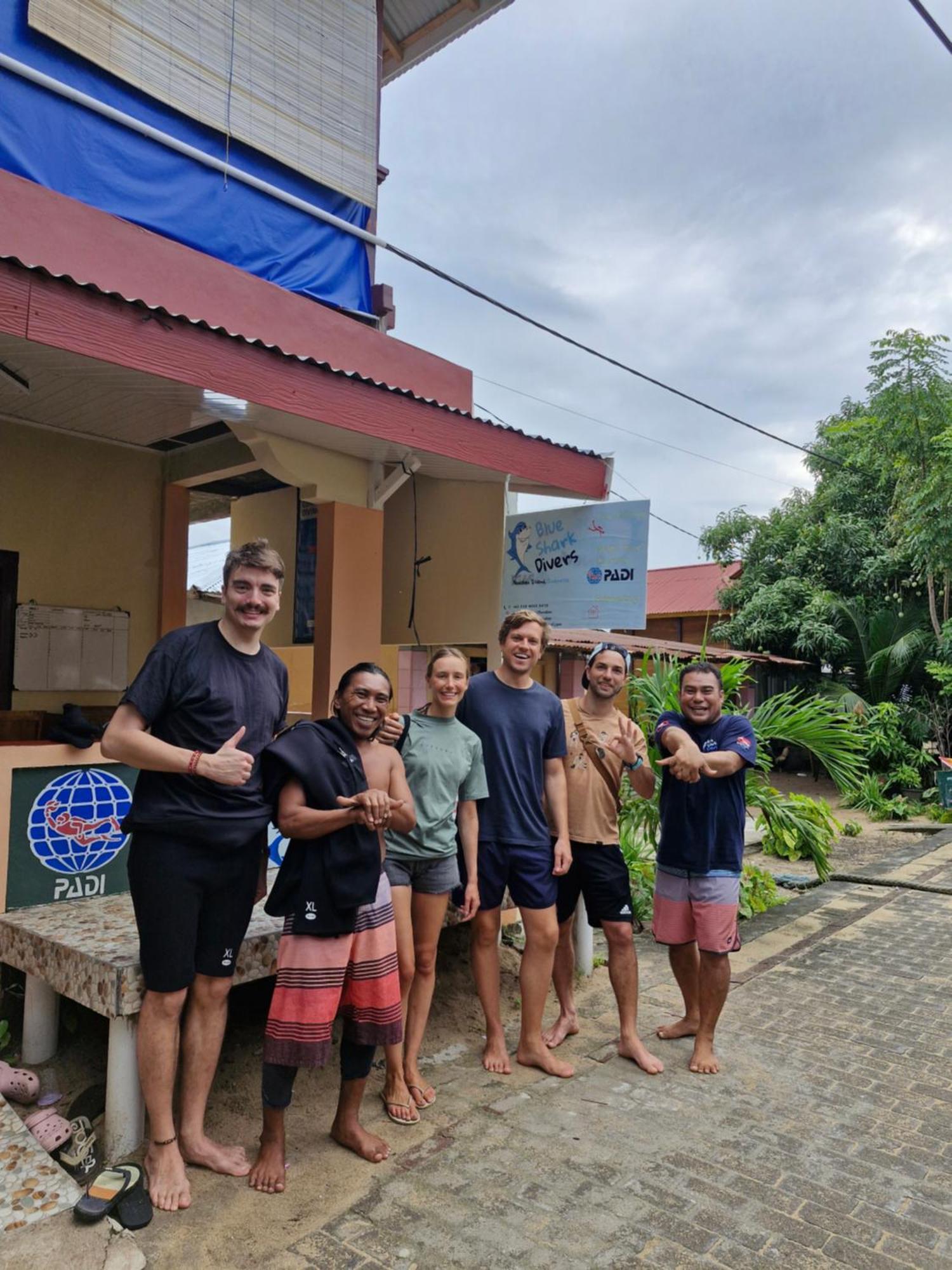 Blue Shark Divers ブナケン エクステリア 写真